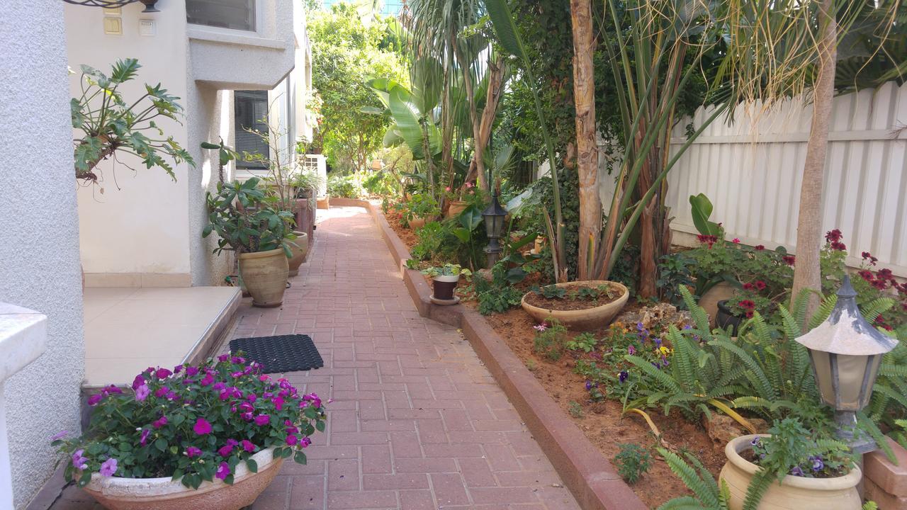 Sabba'S Apartment Kefar Sava Exterior photo